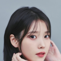 IU（李知恩）